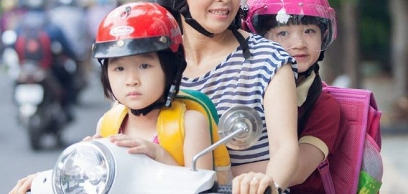 Xe máy đến trường