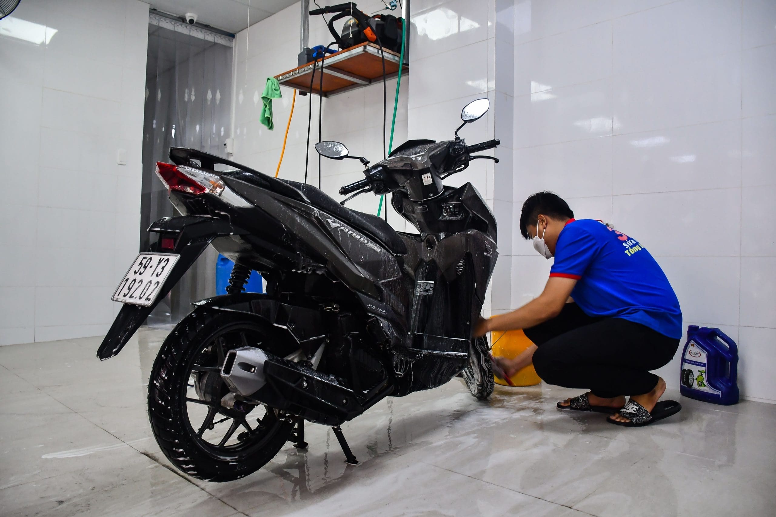 Rửa xe thay nhớt gần đây