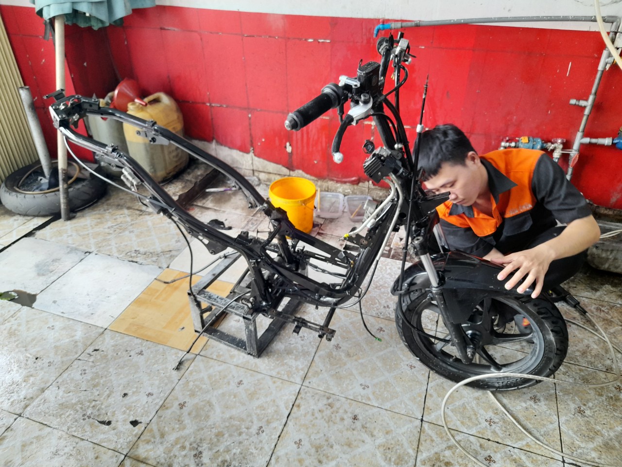 Rửa xe máy chi tiết